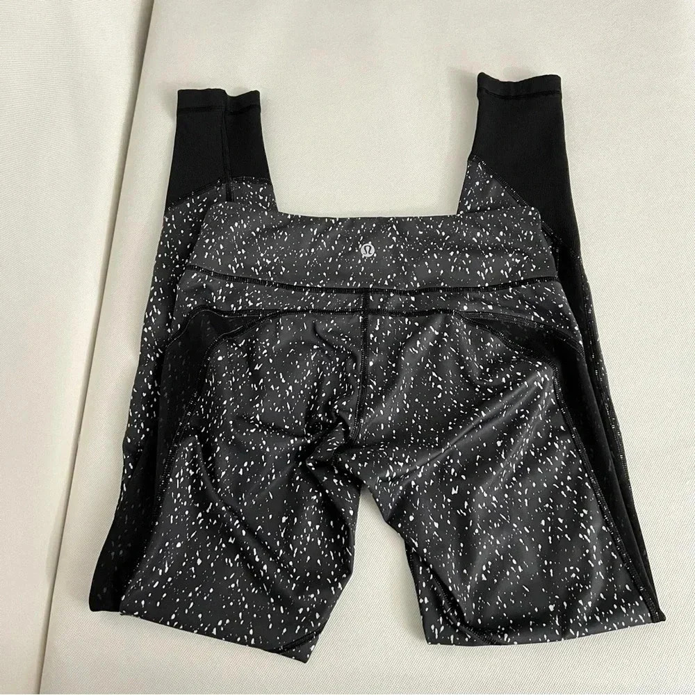 Lululemon Drop It Like It's Hot Tight Size 6 Butterfly Texture Black/White Mesh